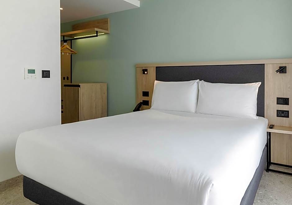 Hotel Levante St Julian's, Affiliated by Melia