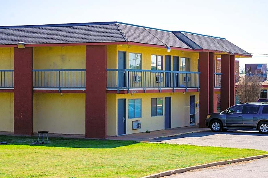 Castle Inn & Suites By OYO Chickasha