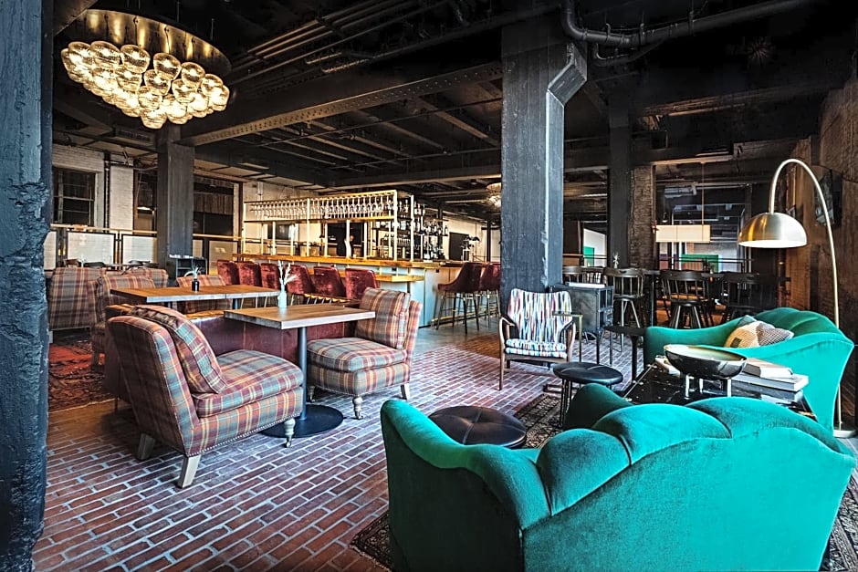 Crossroads Hotel