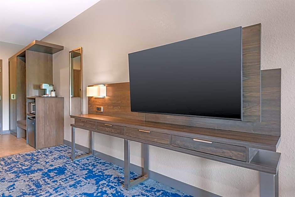 Best Western Plus Marquette Hotel & Suites
