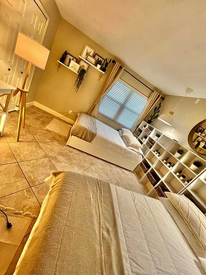 Beach Oasis 704 Lovely Daytona ocean front for 5 sleeps up to 12