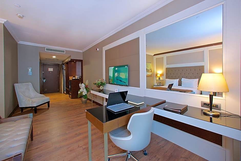 Photo 1 of 3 of Deluxe 3 Twin Beds, Nonsmoking
