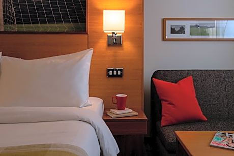 Family Room (2 Adults + 2 Children)