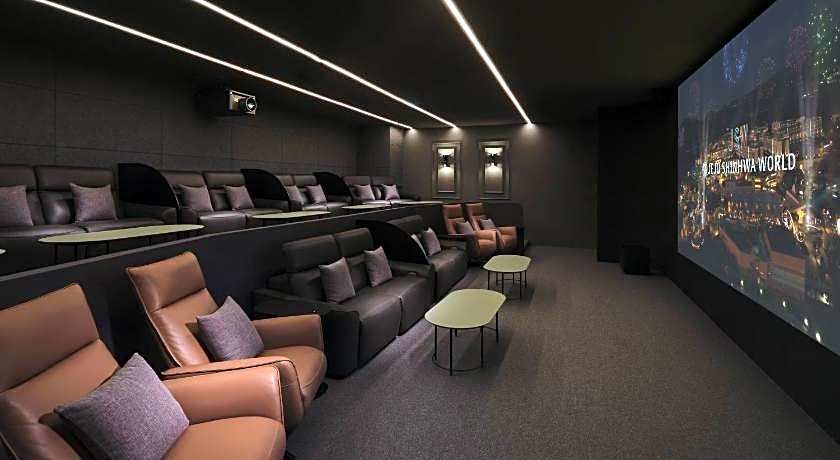 Marriott Jeju Shinhwa World Hotel