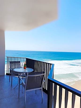 Golden Sands on the Beach - Absolute Beachfront Apartments
