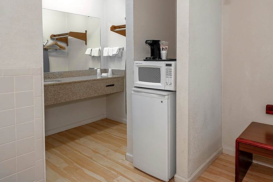 Red Roof Inn & Suites Rome