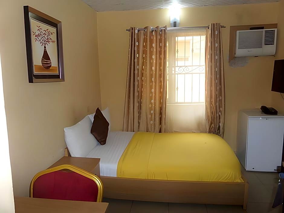 De Lawrence Court & Suites