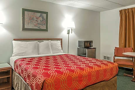 Queen Room with Ocean View - Non-Smoking