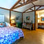 The Historic Leakey Inn