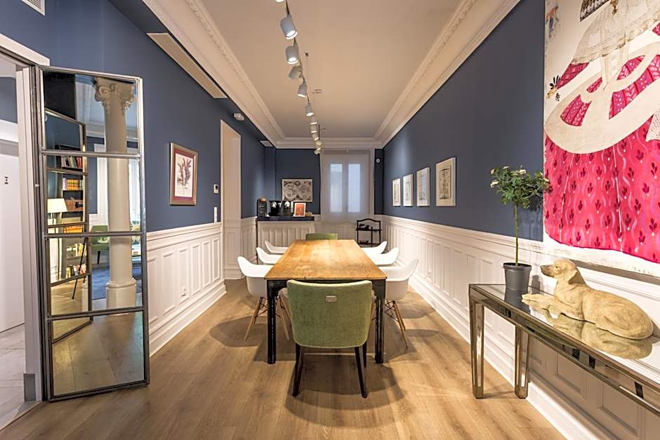 Petit Palace Lealtad Plaza