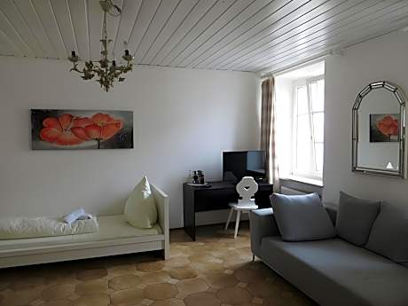 Single Room with Shared Bathroom