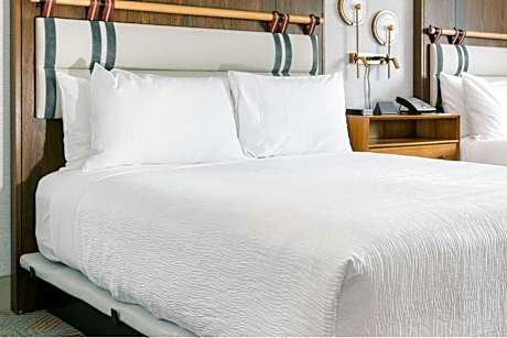 King Room with Roll-In Shower - Mobility Accessible