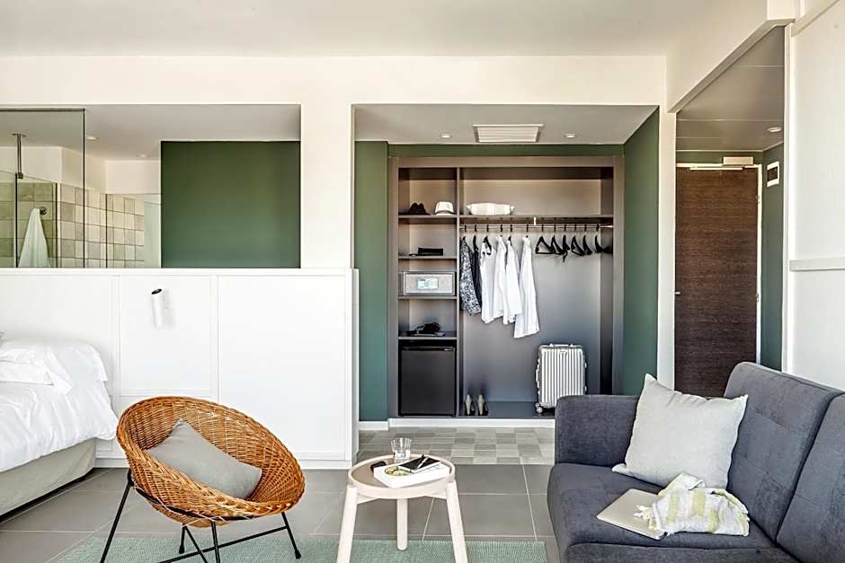 Aqua Hotel Bertran Park