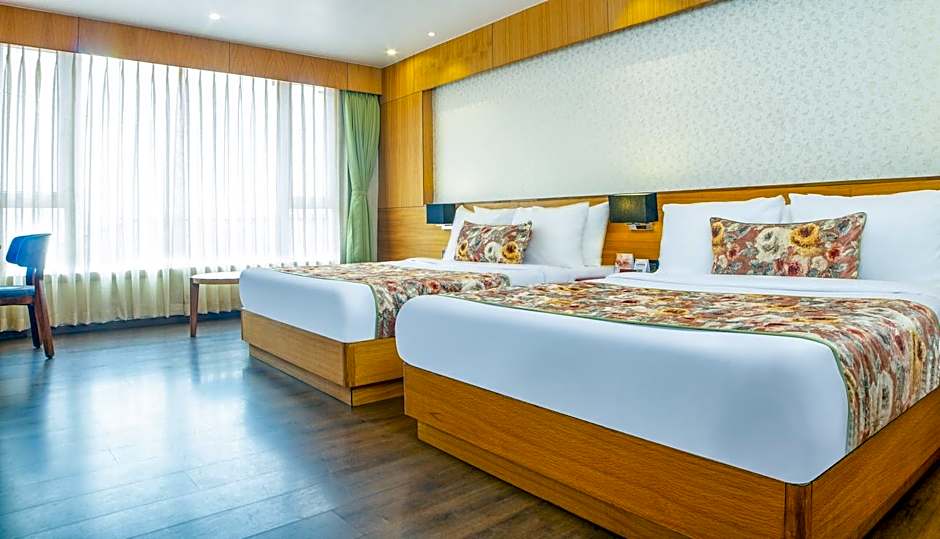 Summit Montana Suites & Spa at Mall