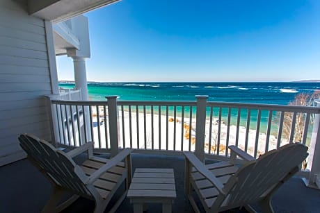 One-Bedroom Master Suite with Lake View