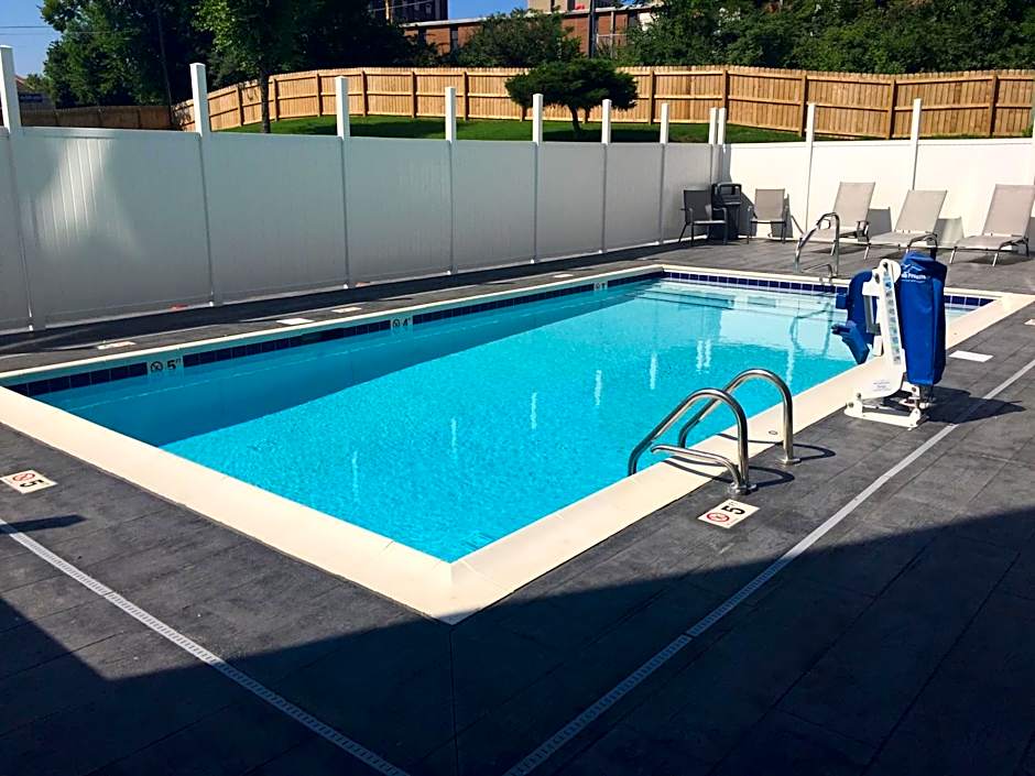 Wingate by Wyndham Louisville Airport Expo Center