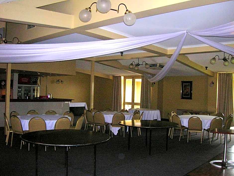 Overlander Hotel Motel