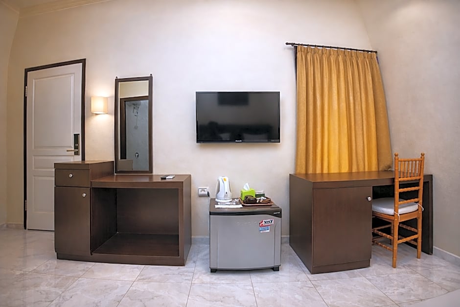 Mahkota Hotel Genteng