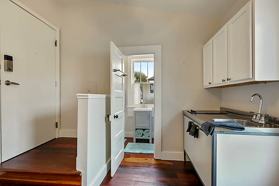 Freret Apartments near Streetcar & Tulane