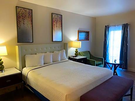 Deluxe Double Room (2 Adults + 1 Child)