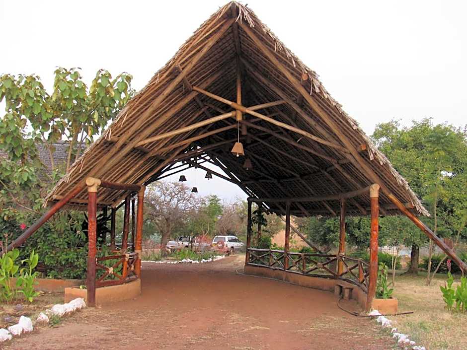 African Sunrise Lodge and Campsite