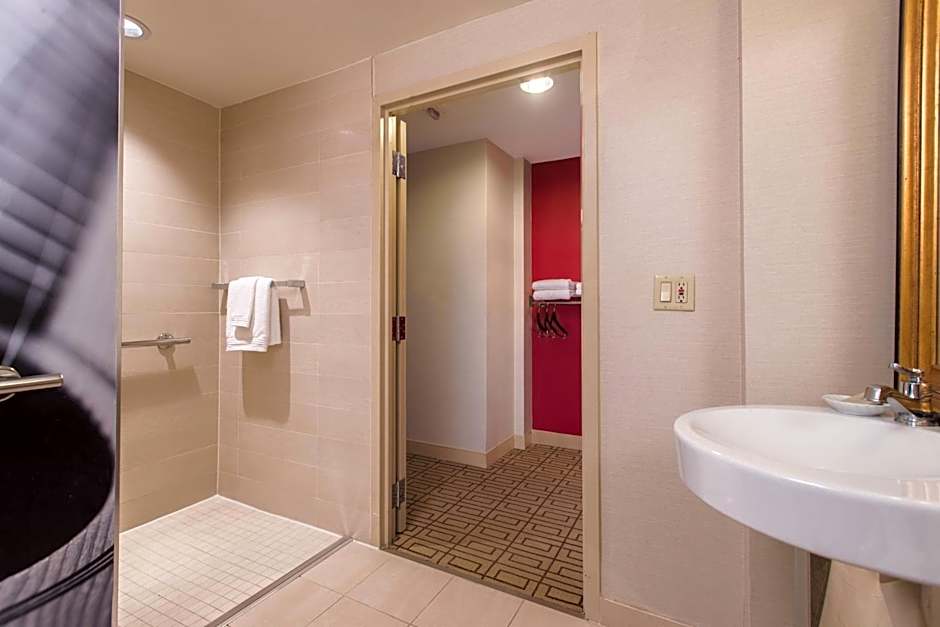 Renaissance by Marriott Austin Hotel