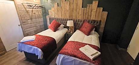 Twin Room with Shower