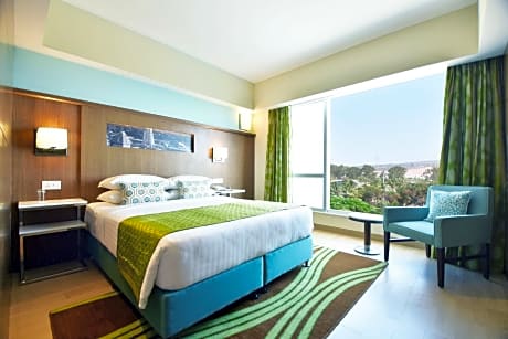 Suite, 1 Queen Bed, Mountain View