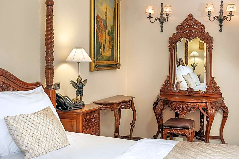 Iron Gate Hotel & Suites