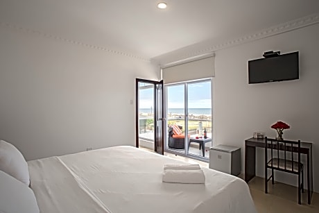 King Room with Sea View (Only Adults)