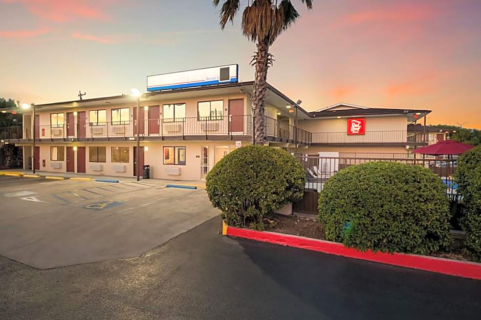 Red Roof Inn San Antonio E - Frost Bank Center