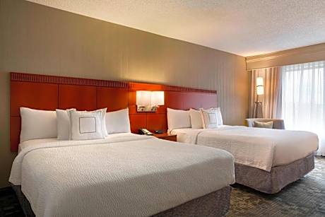 Queen Room with Two Queen Beds - Hearing Accessible