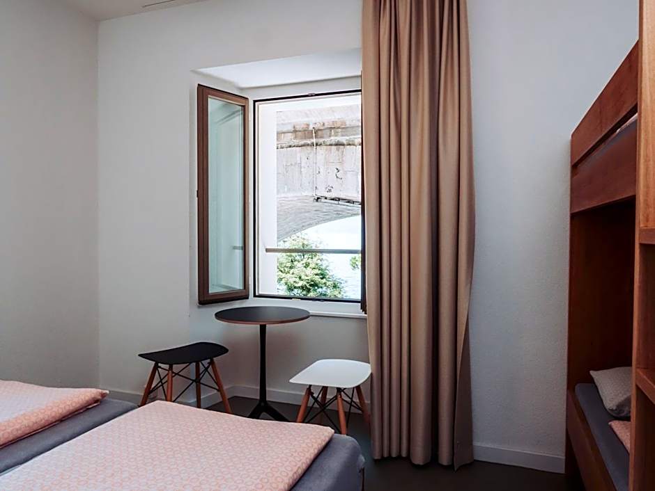 Montreux Youth Hostel