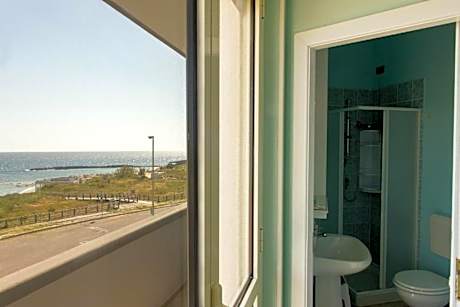 Deluxe Triple Room with Sea View