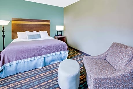 1 King Bed Studio Suite Non-Smoking