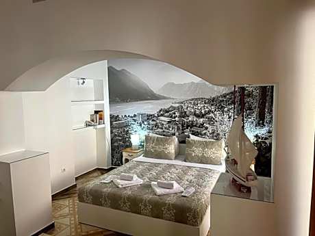 Suite with Balcony and Mountain View