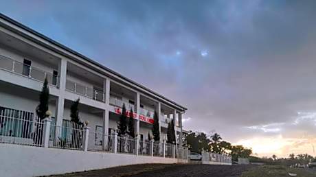 White Diamond Apartment