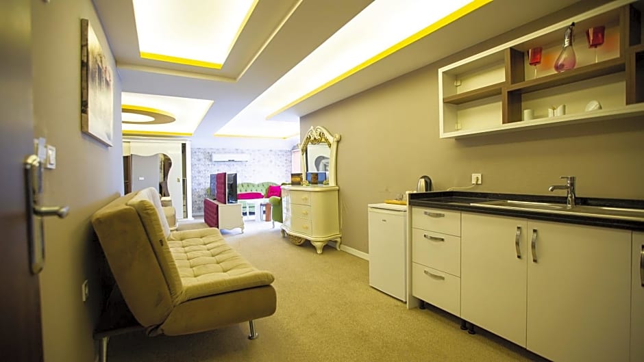 Royal Life Exclusive