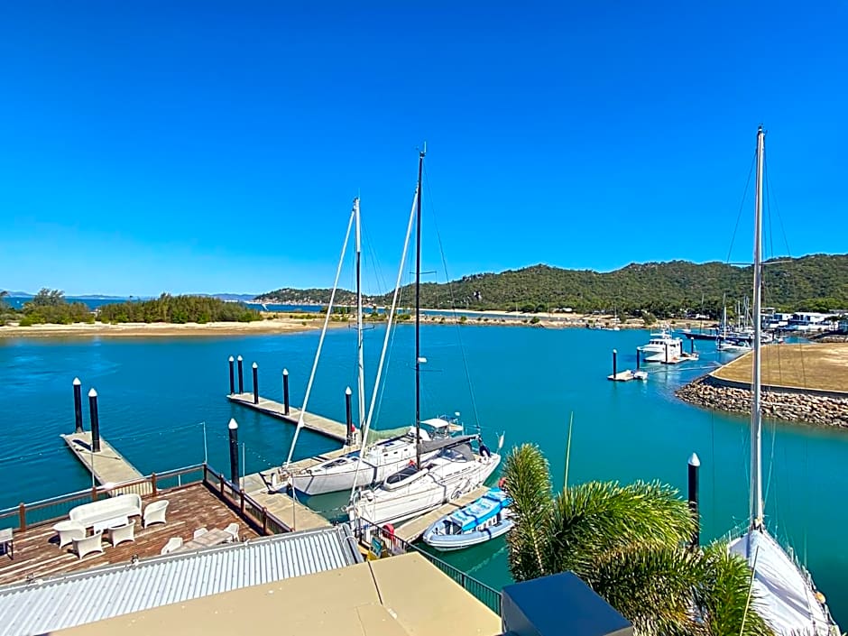 Blue on Blue Apartment 1361