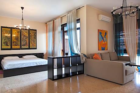 Suite with Balcony and Private External Bathroom