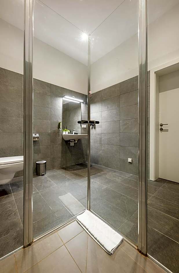 Jimmy's Apartments Emerald