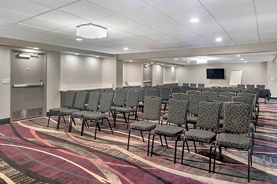 Best Western Plus Commerce Hotel