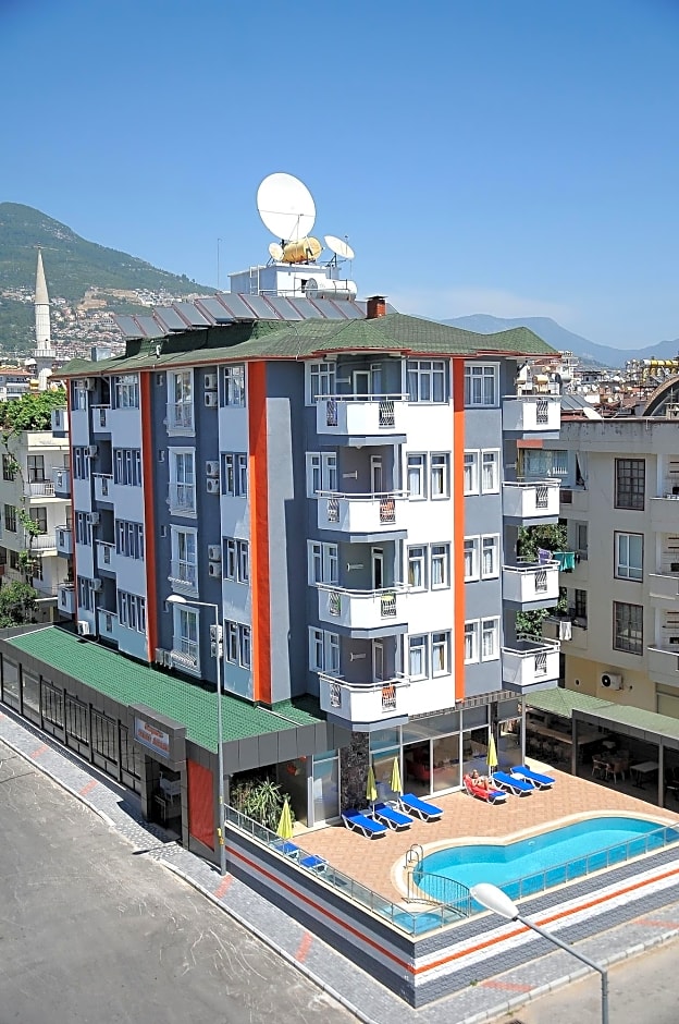 Cleopatra King Apart