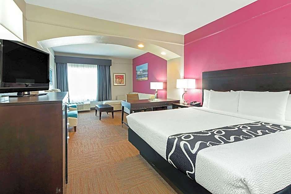 La Quinta Inn & Suites by Wyndham Winnie