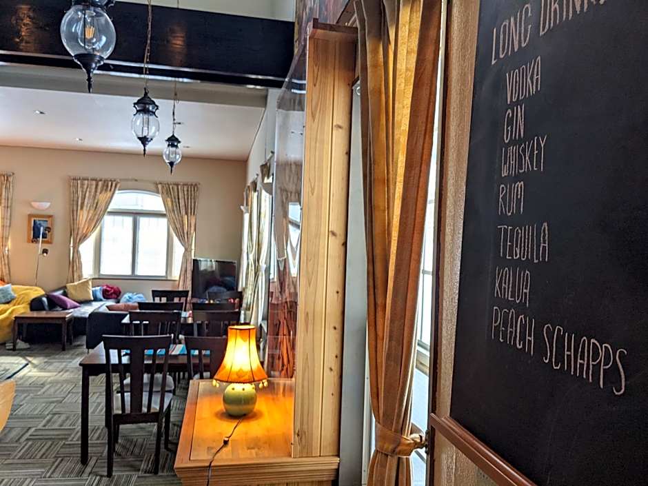 Luna Lodge