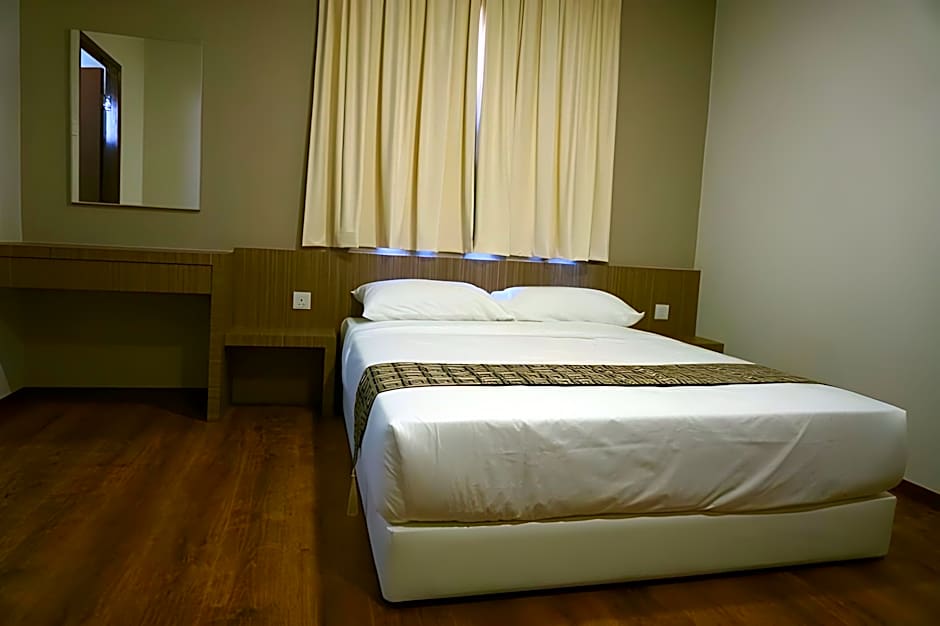 Photo 1 of 8 of Standard 1 Queen Bed
