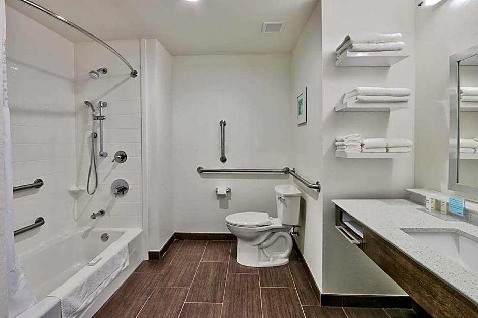 Photo 1 of 6 of Studio 2 Queen Beds, Mobility Accessible, Bathtub