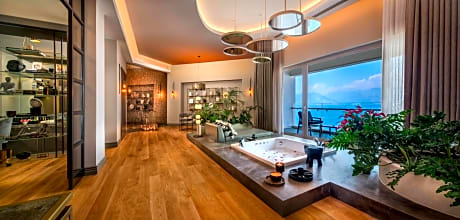 Ocean Suite with Swimming Pool Access