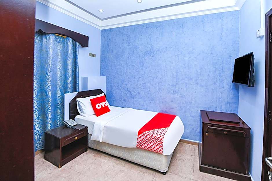 OYO 137 Marina Hotel