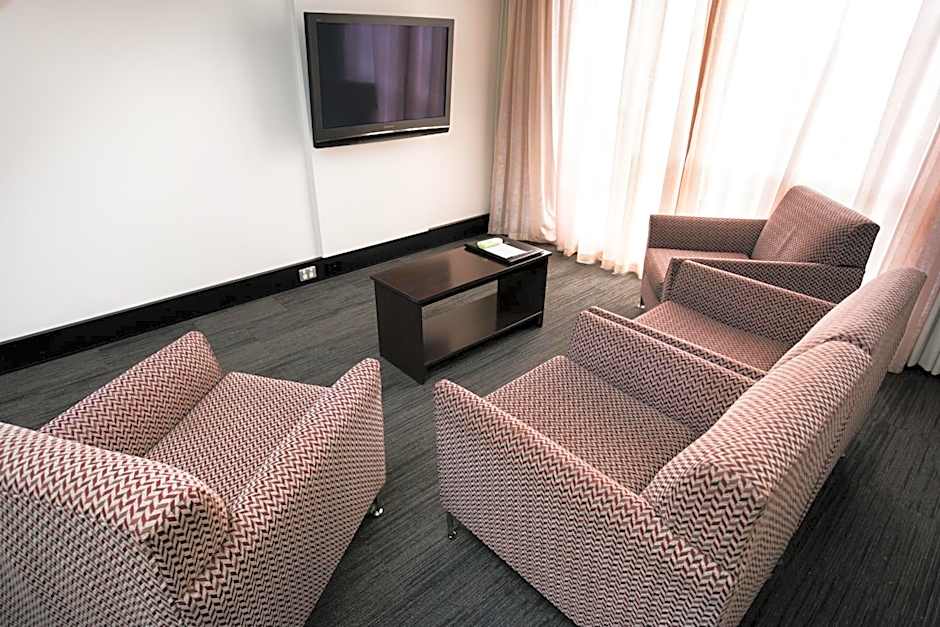 St Ives Motel Apartments